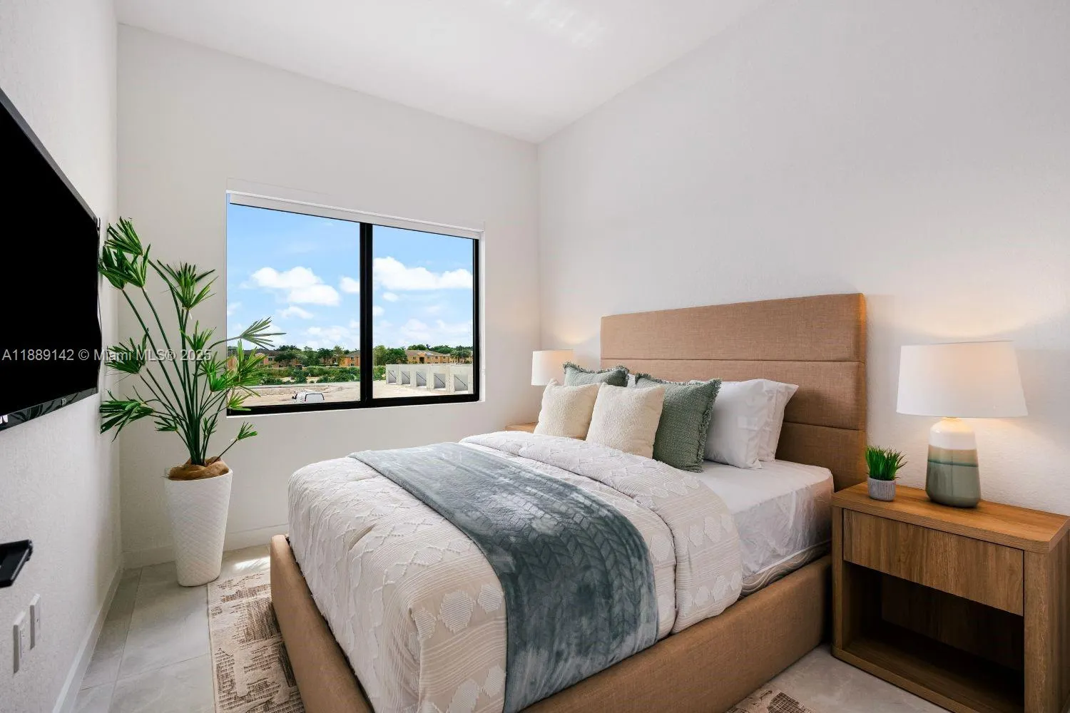643 NW 13 Ct