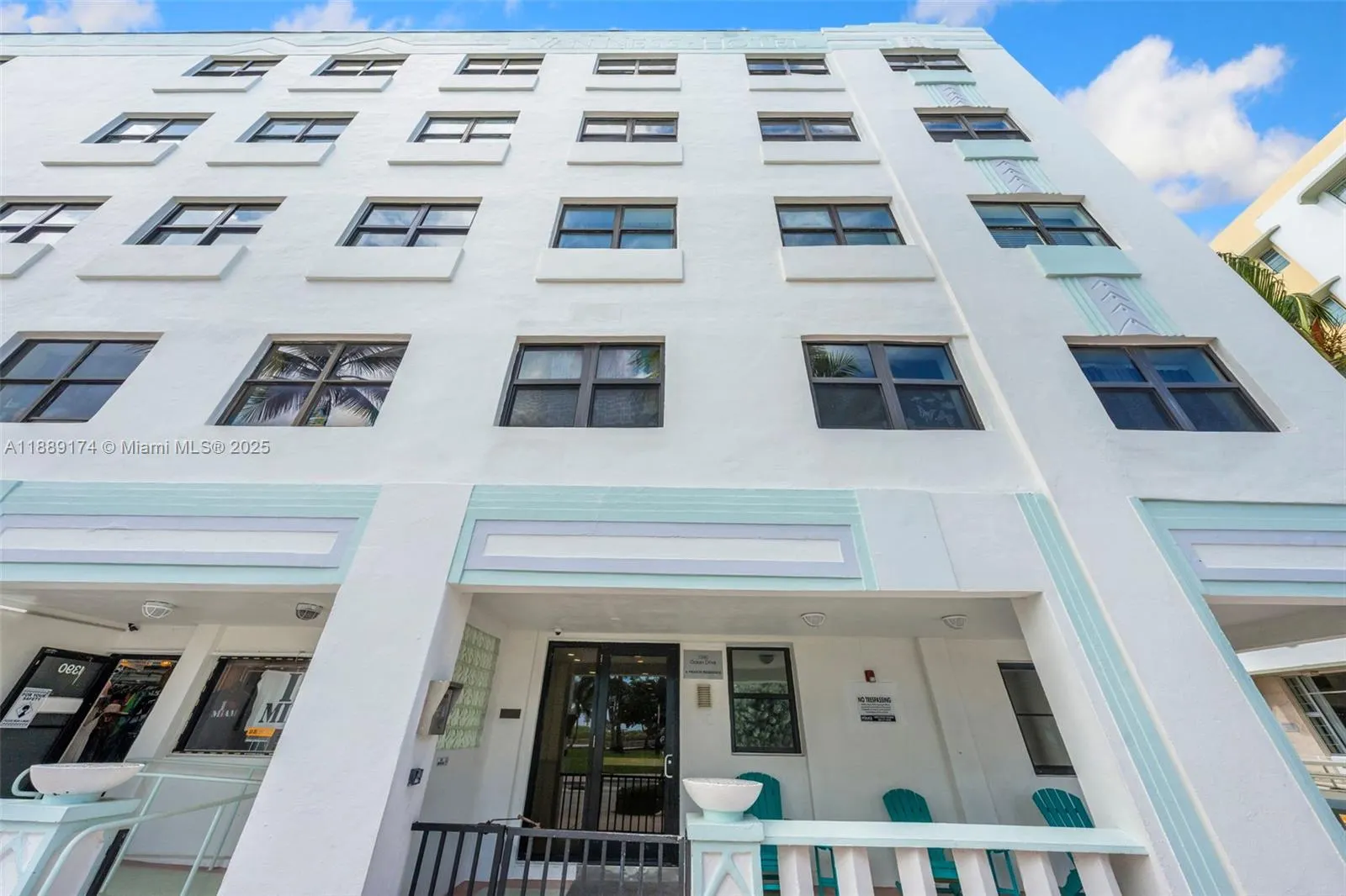 1390 Ocean Dr, #202