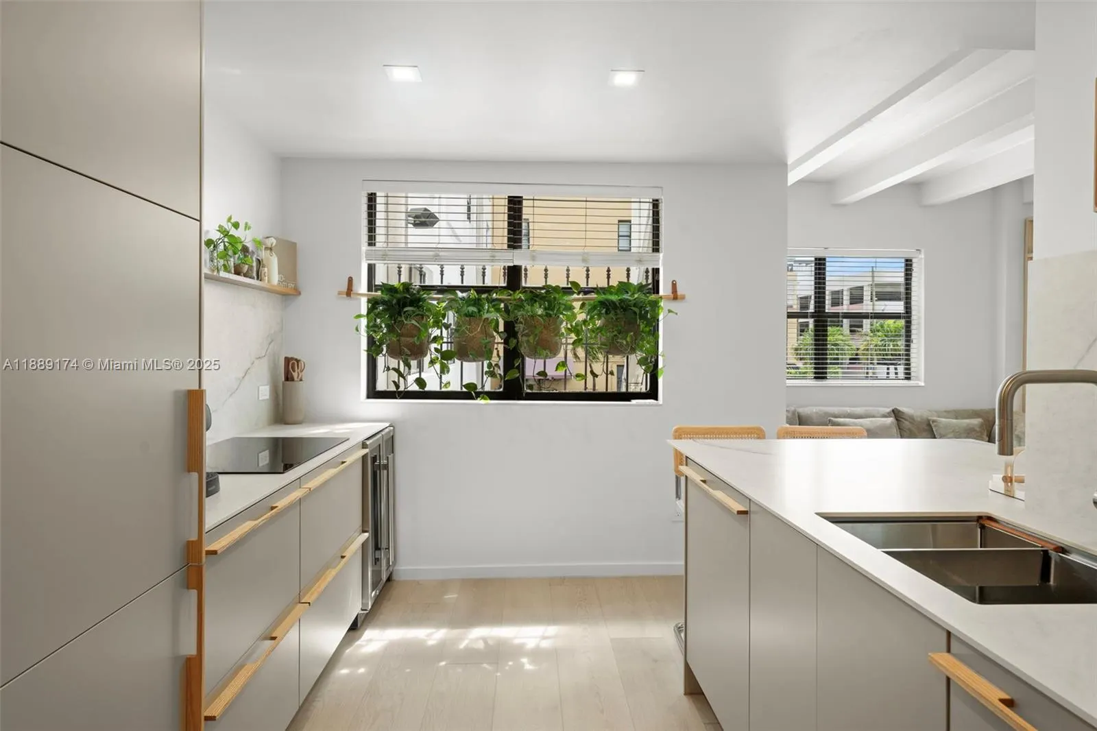 1390 Ocean Dr, #202