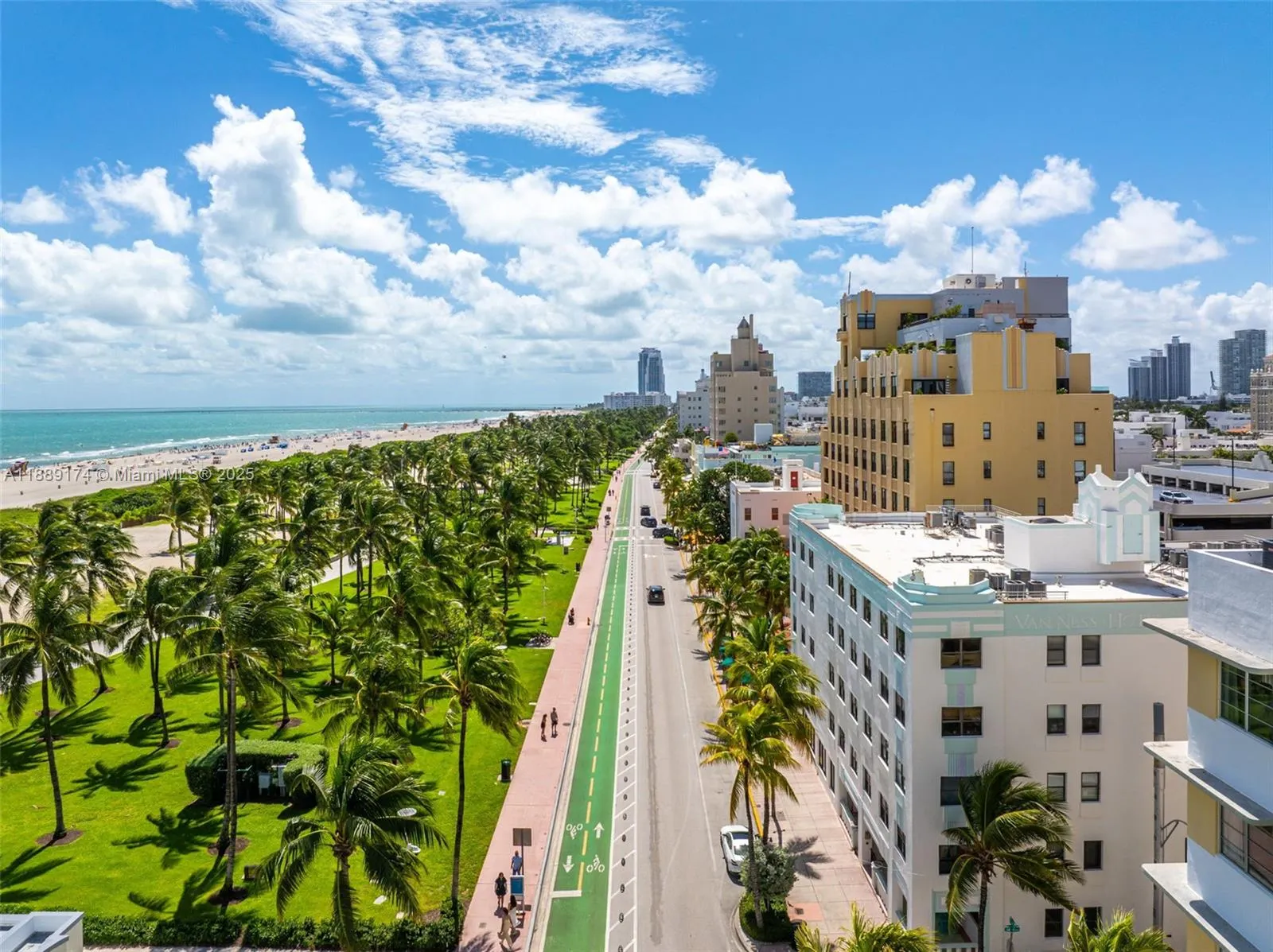 1390 Ocean Dr, #202