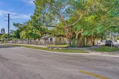 10428 NW 5th Ave