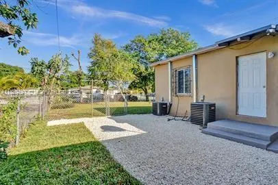 10428 NW 5th Ave