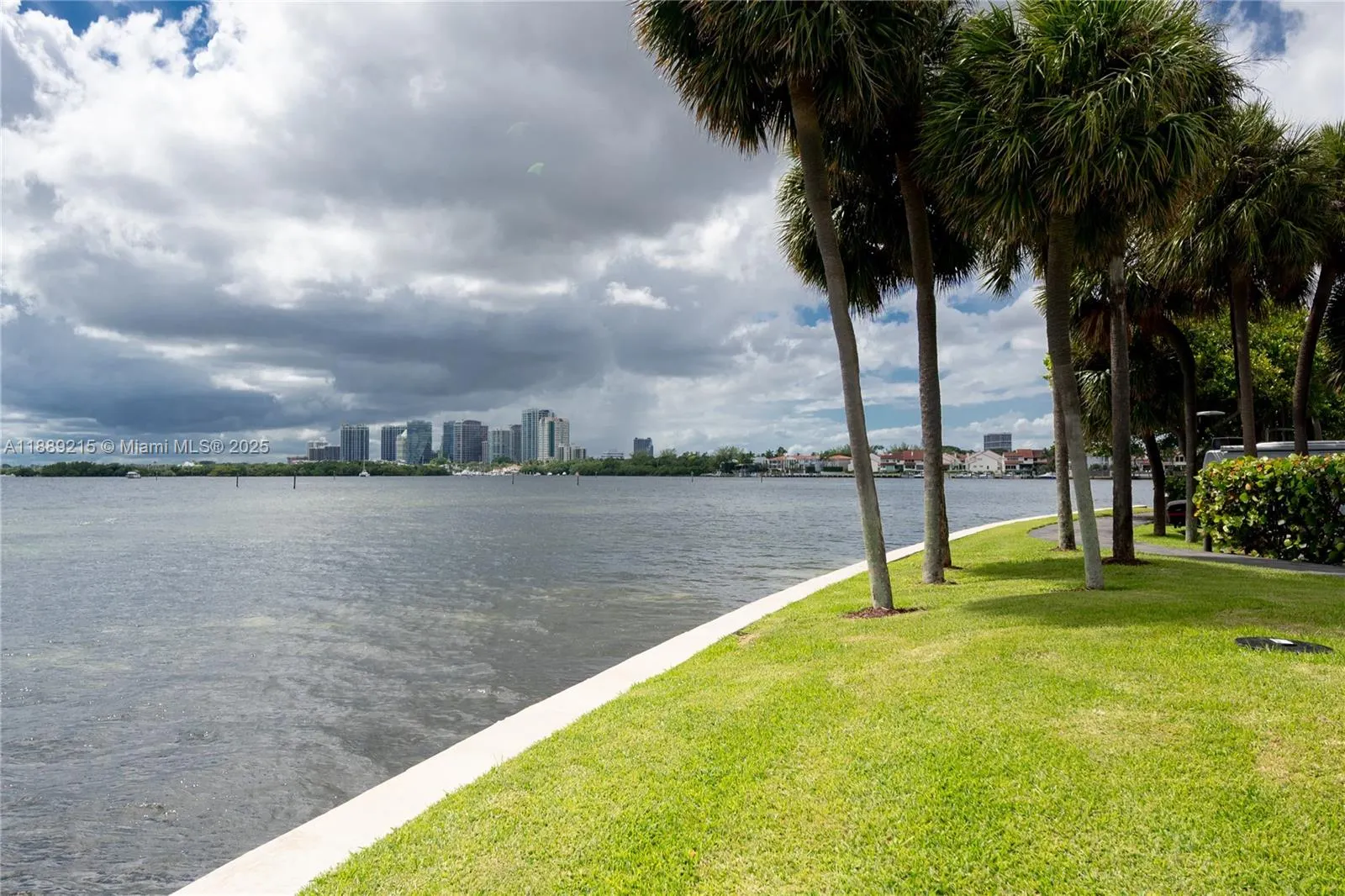 3 Grove Isle Dr, #C308
