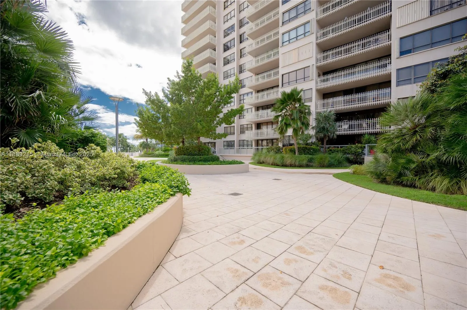 3 Grove Isle Dr, #C308