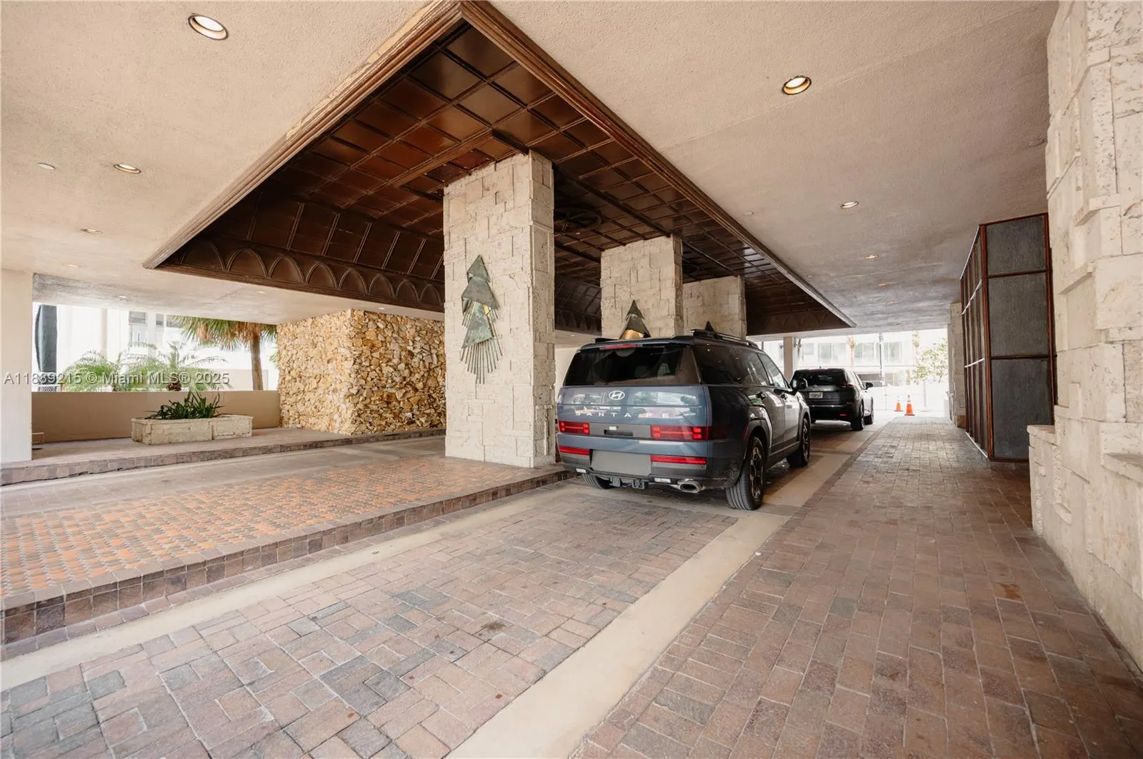 3 Grove Isle Dr, #C308
