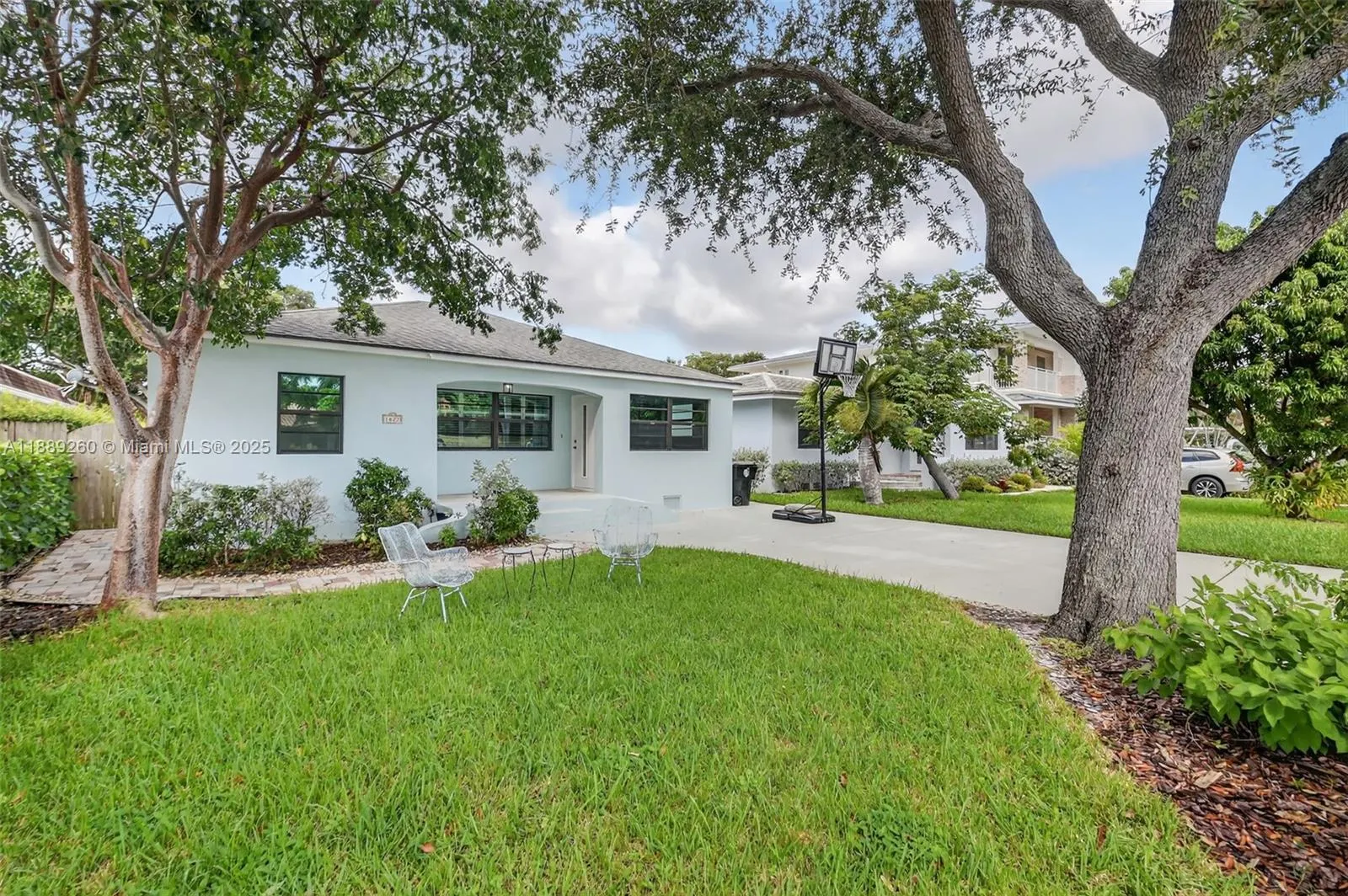 1027 S Palmway