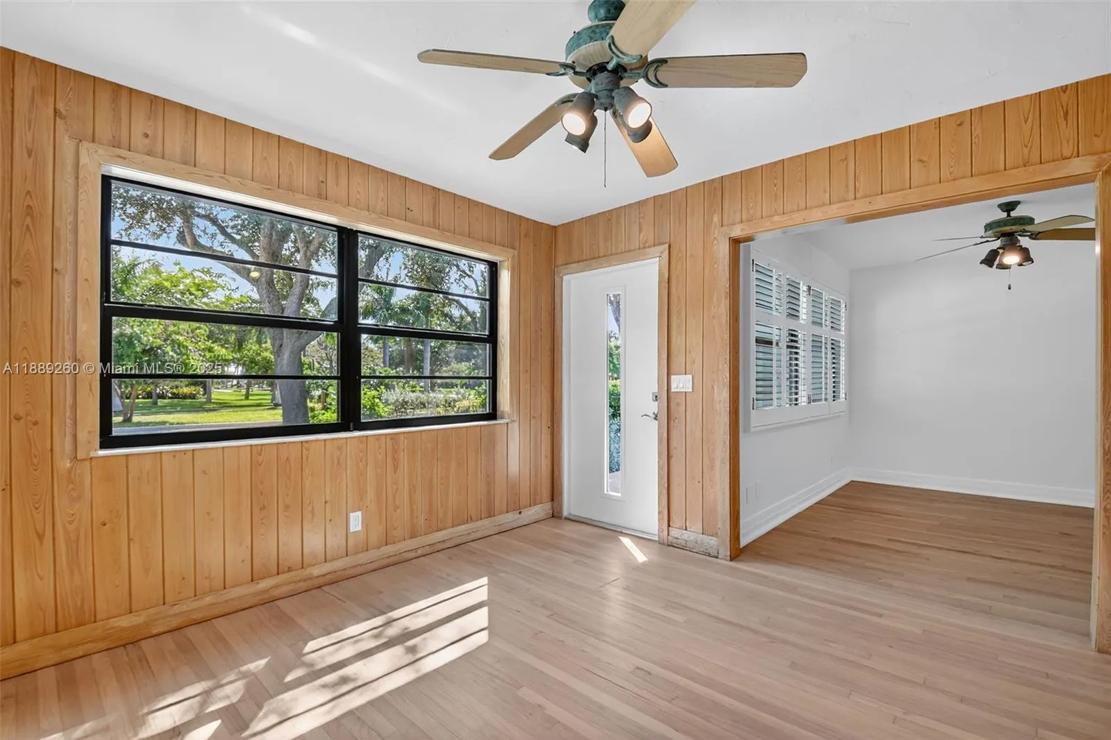 1027 S Palmway