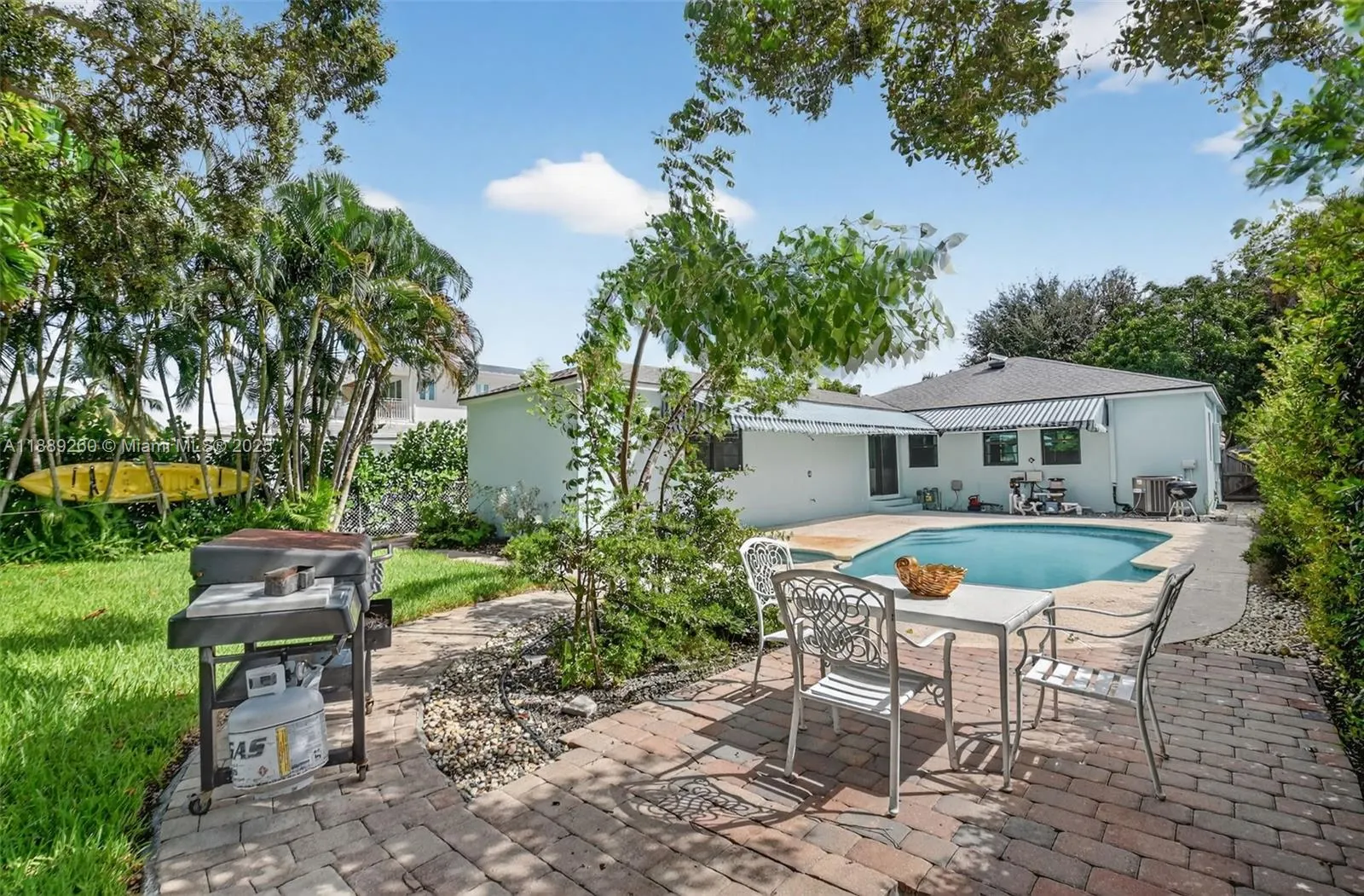 1027 S Palmway