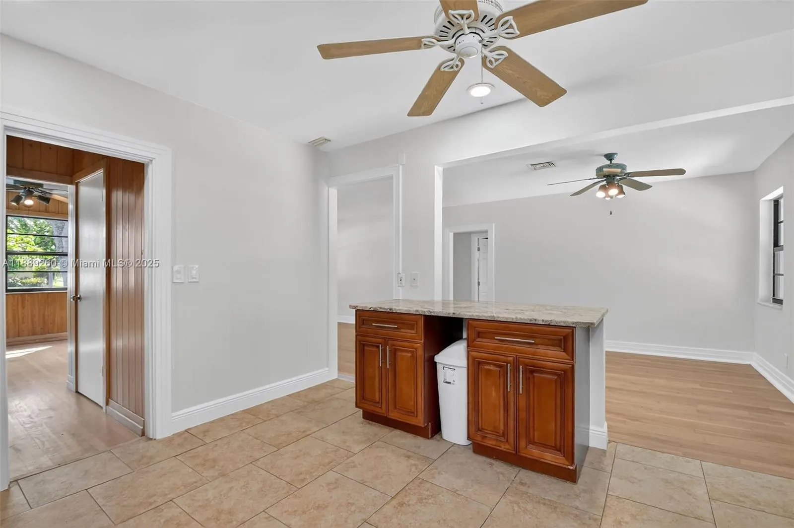 1027 S Palmway