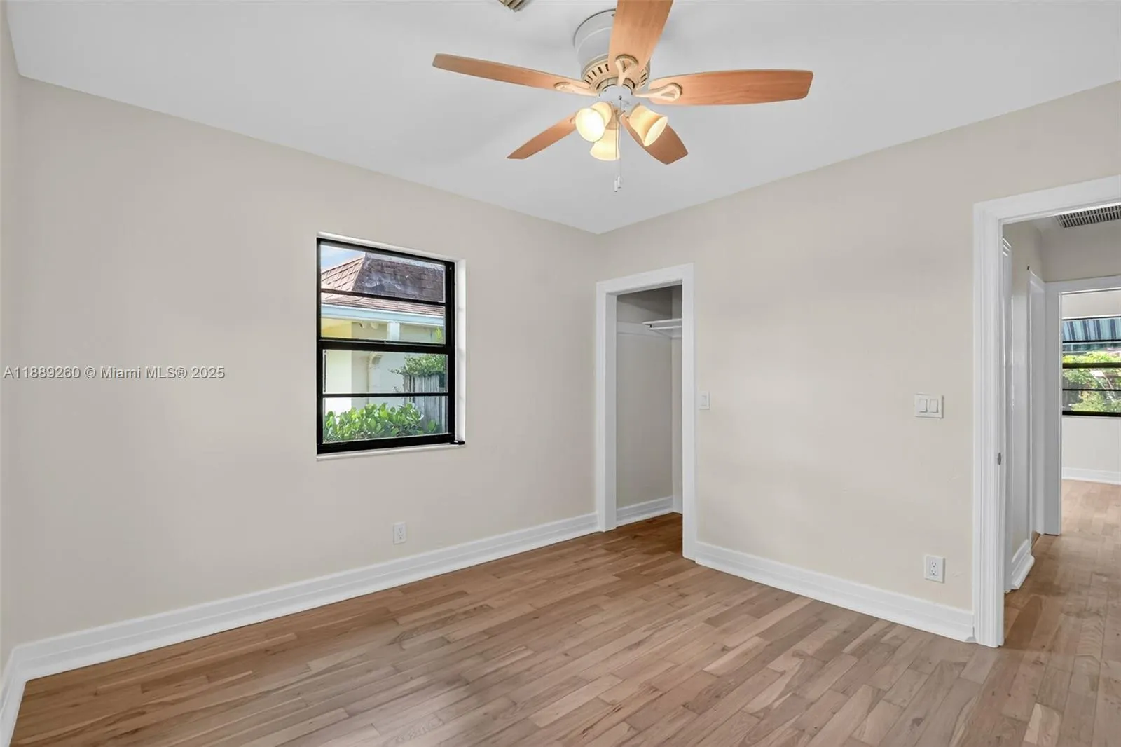 1027 S Palmway