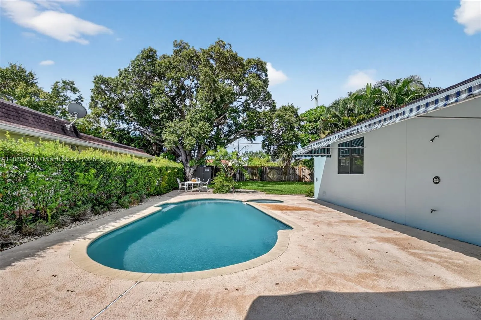 1027 S Palmway
