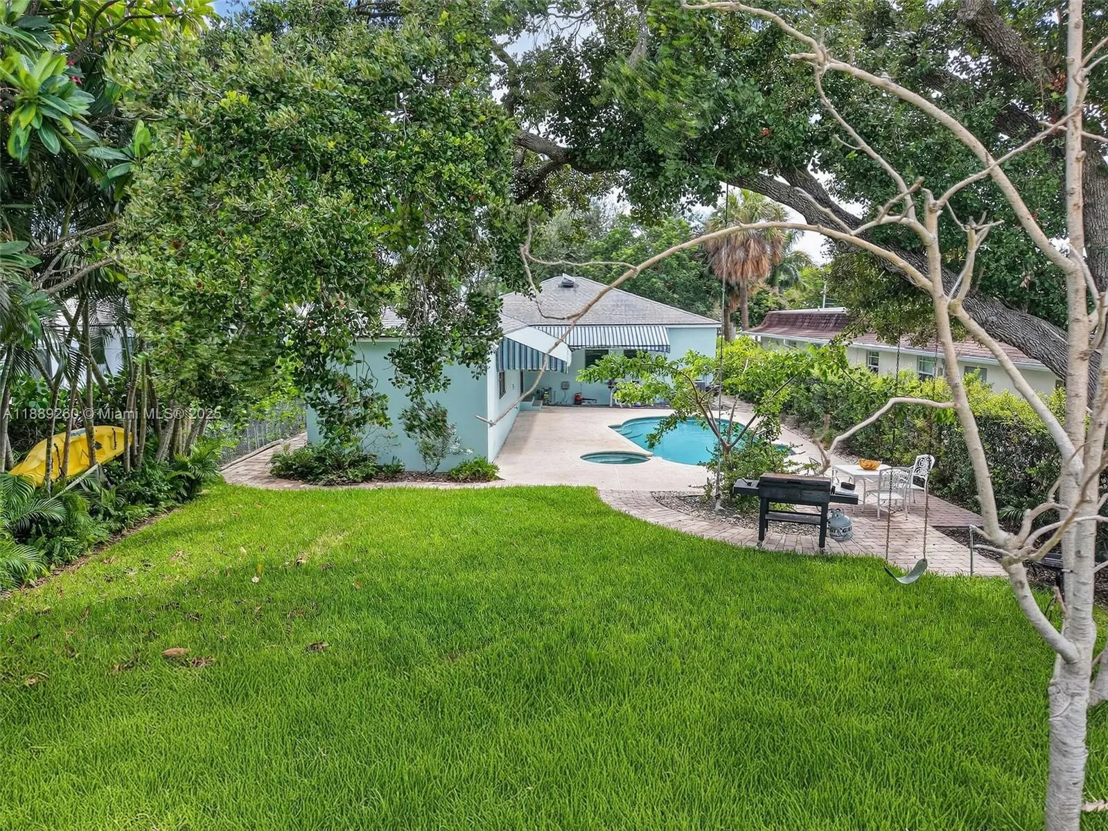 1027 S Palmway