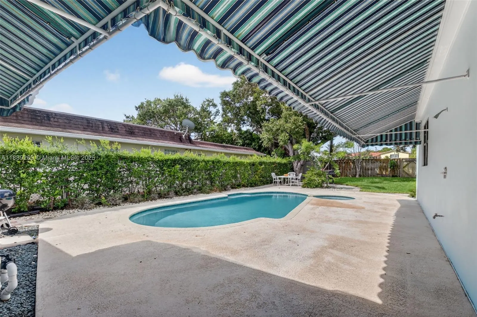 1027 S Palmway