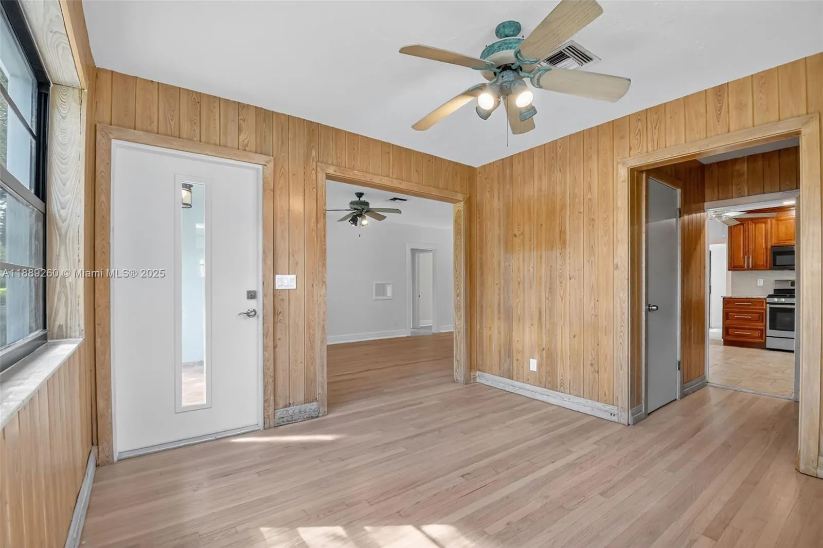 1027 S Palmway