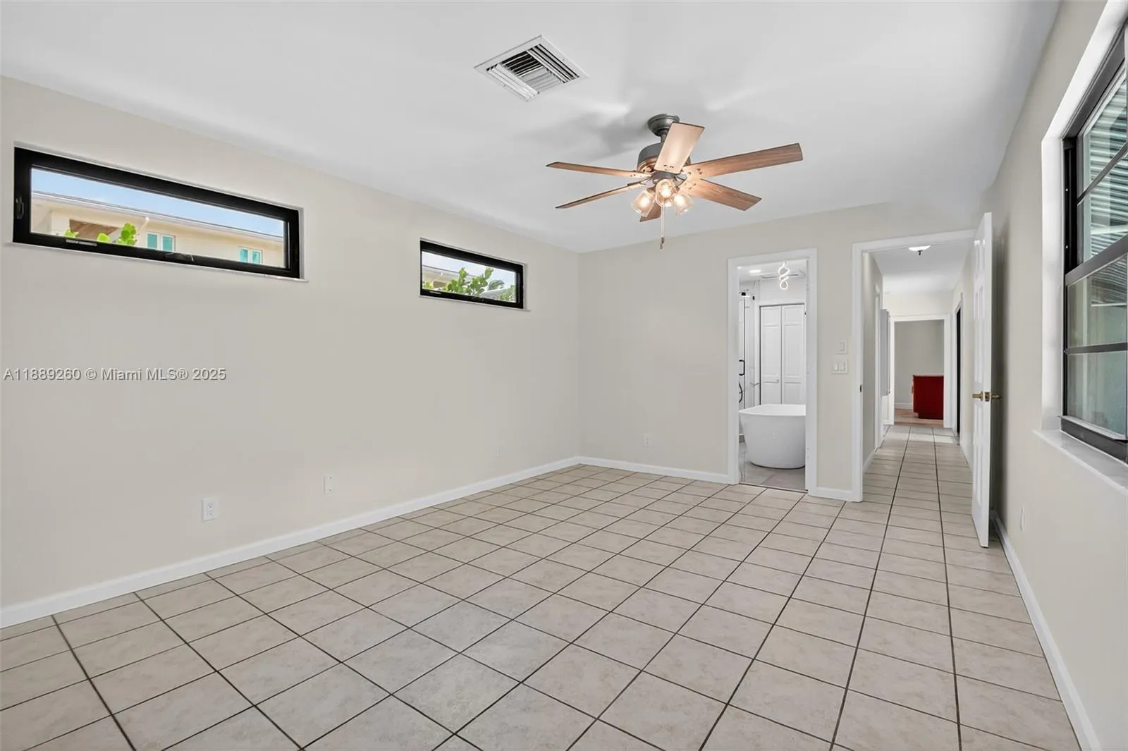 1027 S Palmway