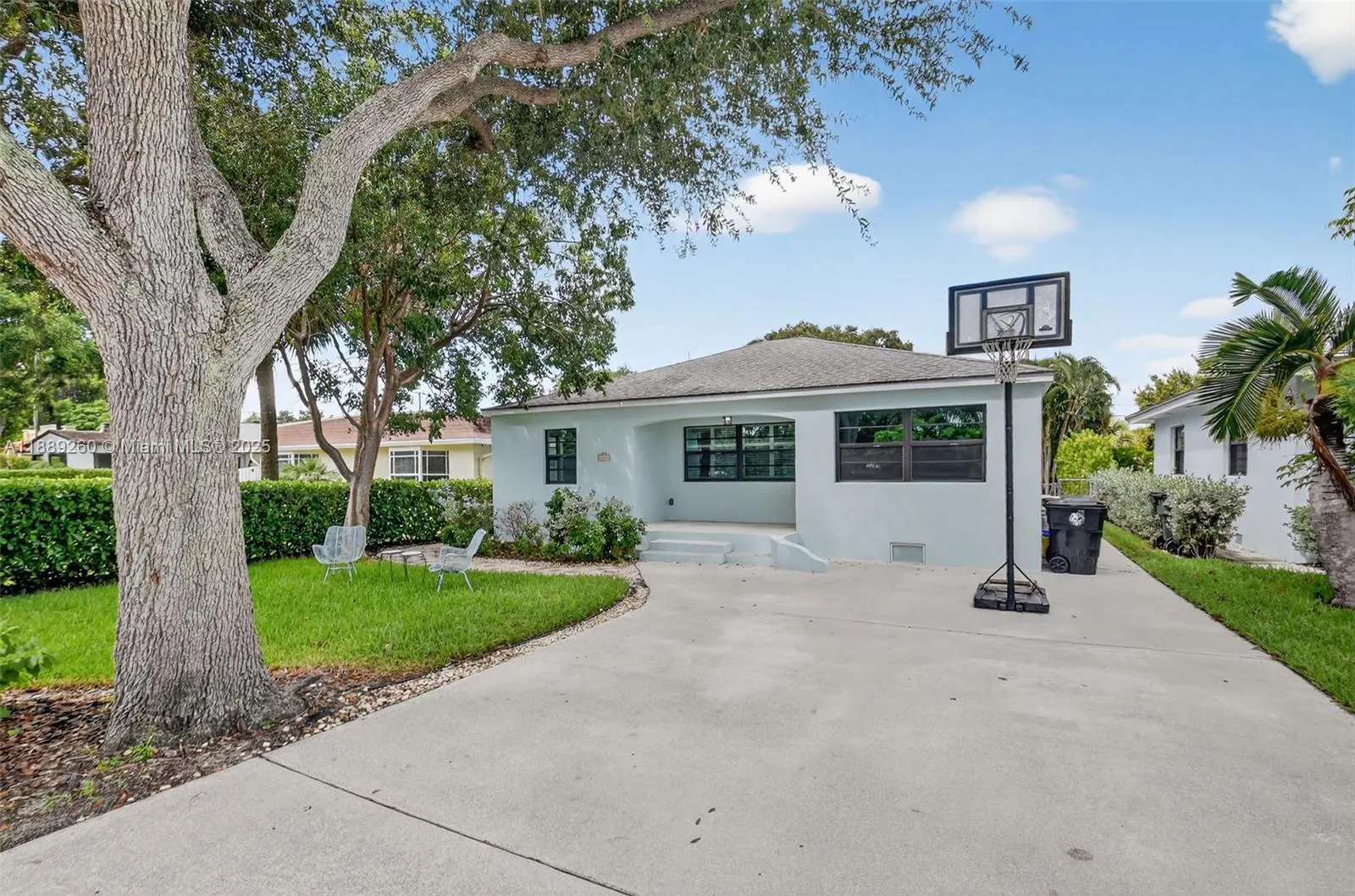 1027 S Palmway