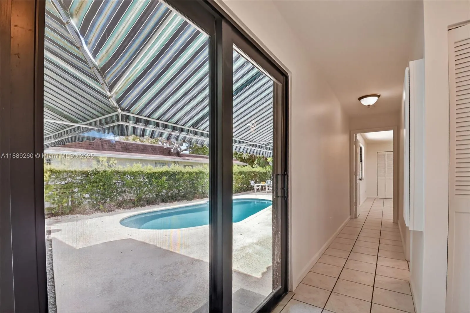 1027 S Palmway