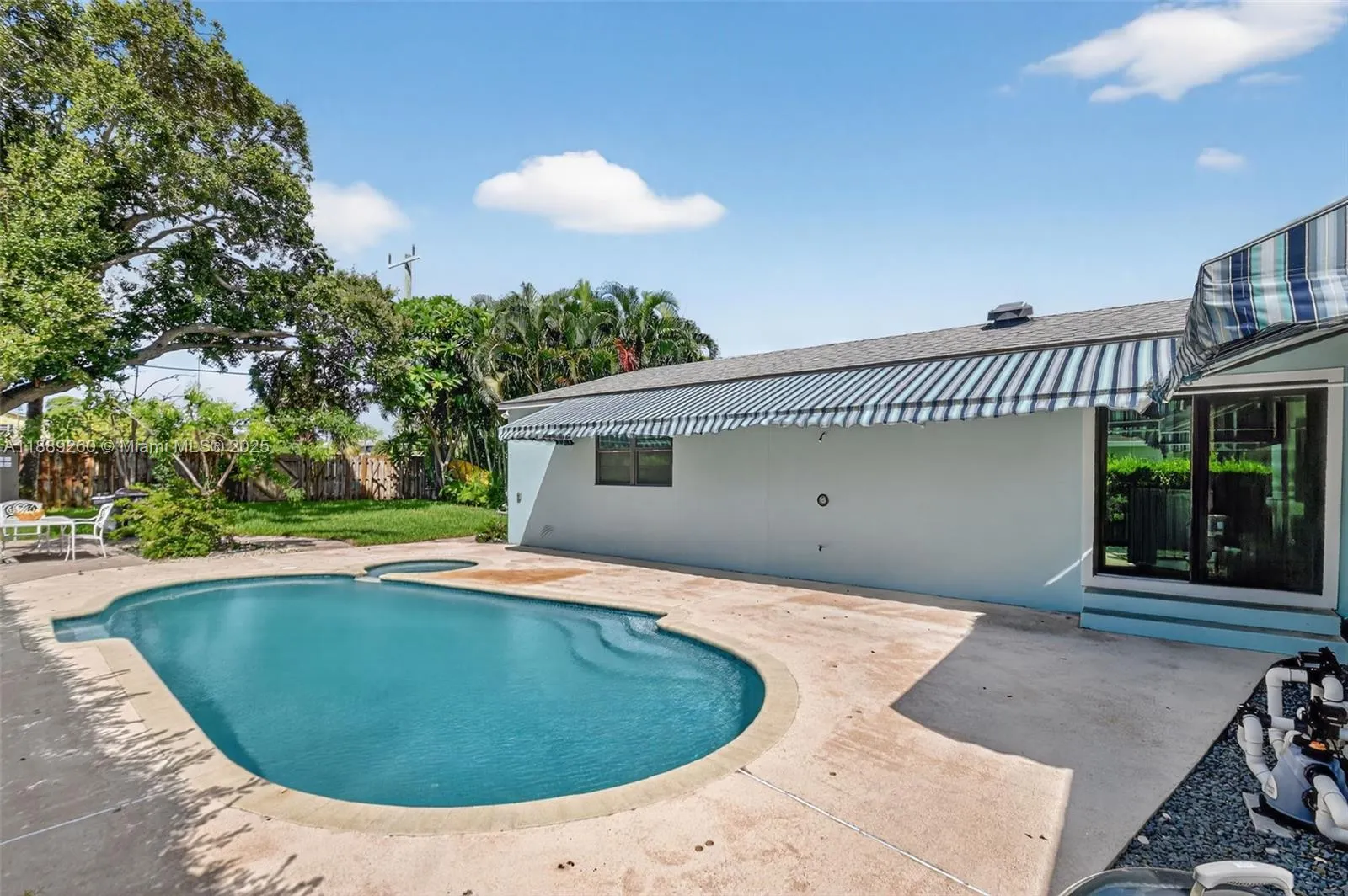 1027 S Palmway