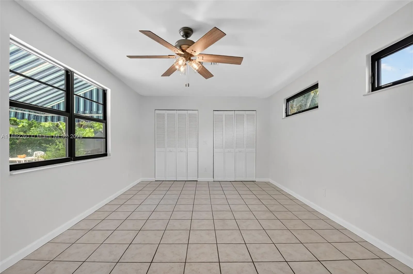 1027 S Palmway