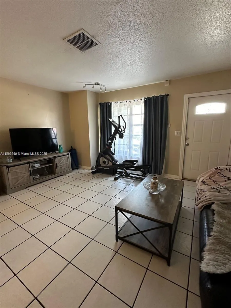 4671 SW 43rd Ter