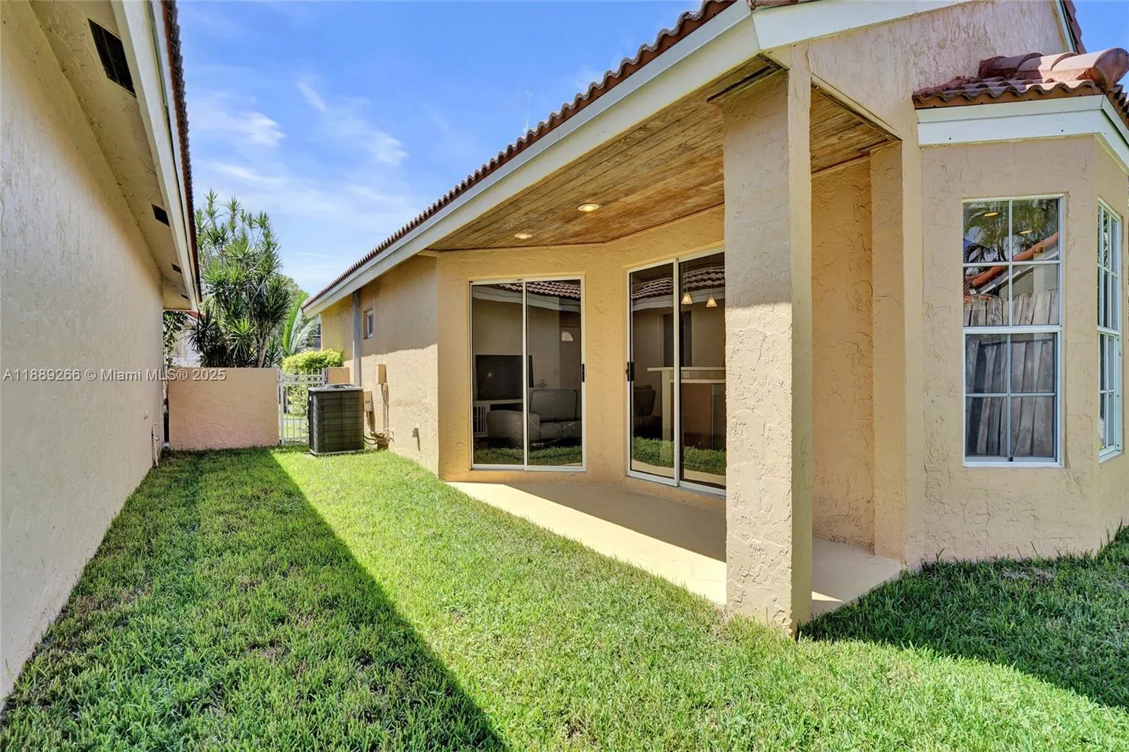 1405 Seagrape Cir