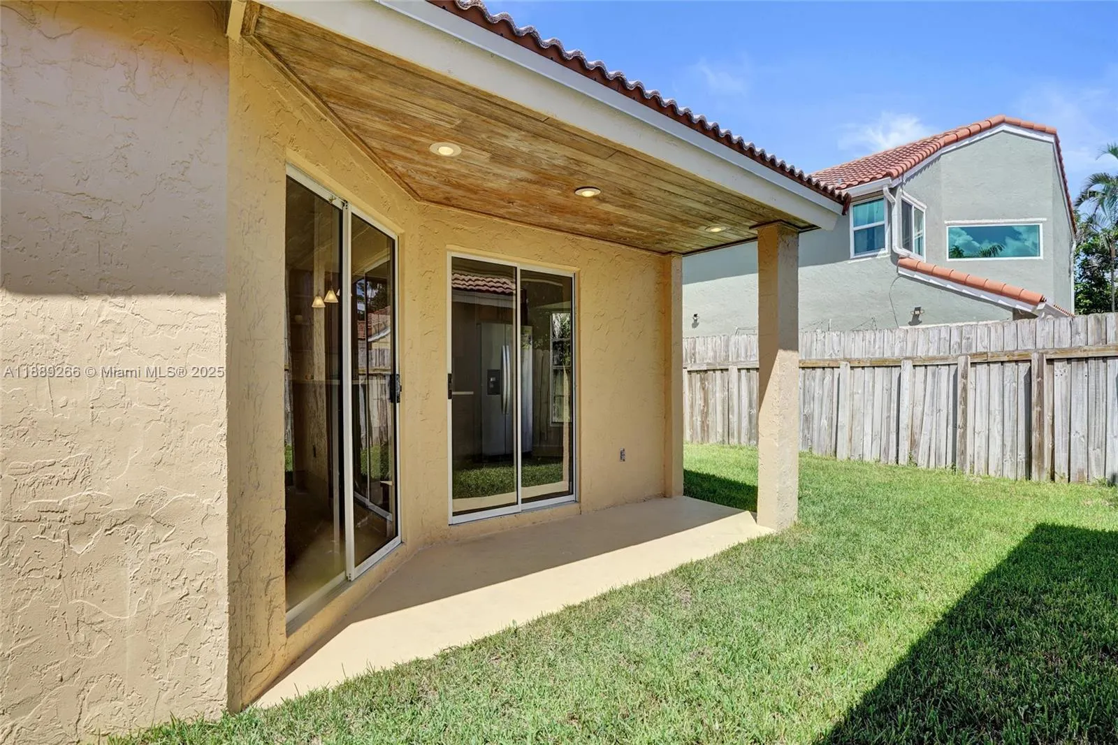 1405 Seagrape Cir