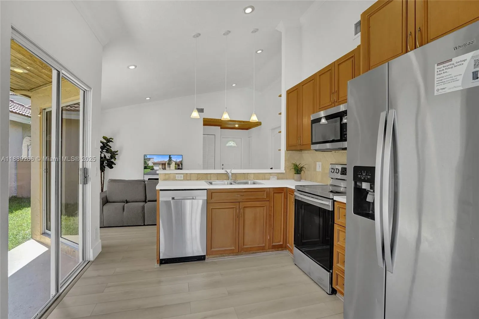 1405 Seagrape Cir