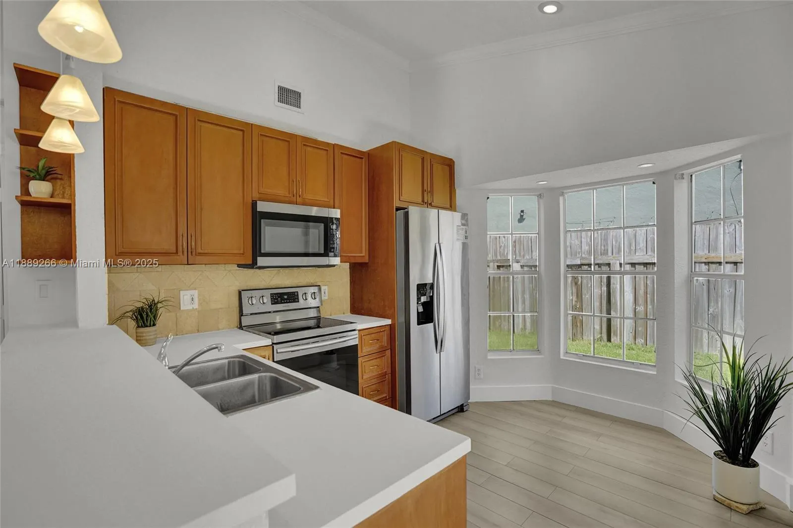 1405 Seagrape Cir