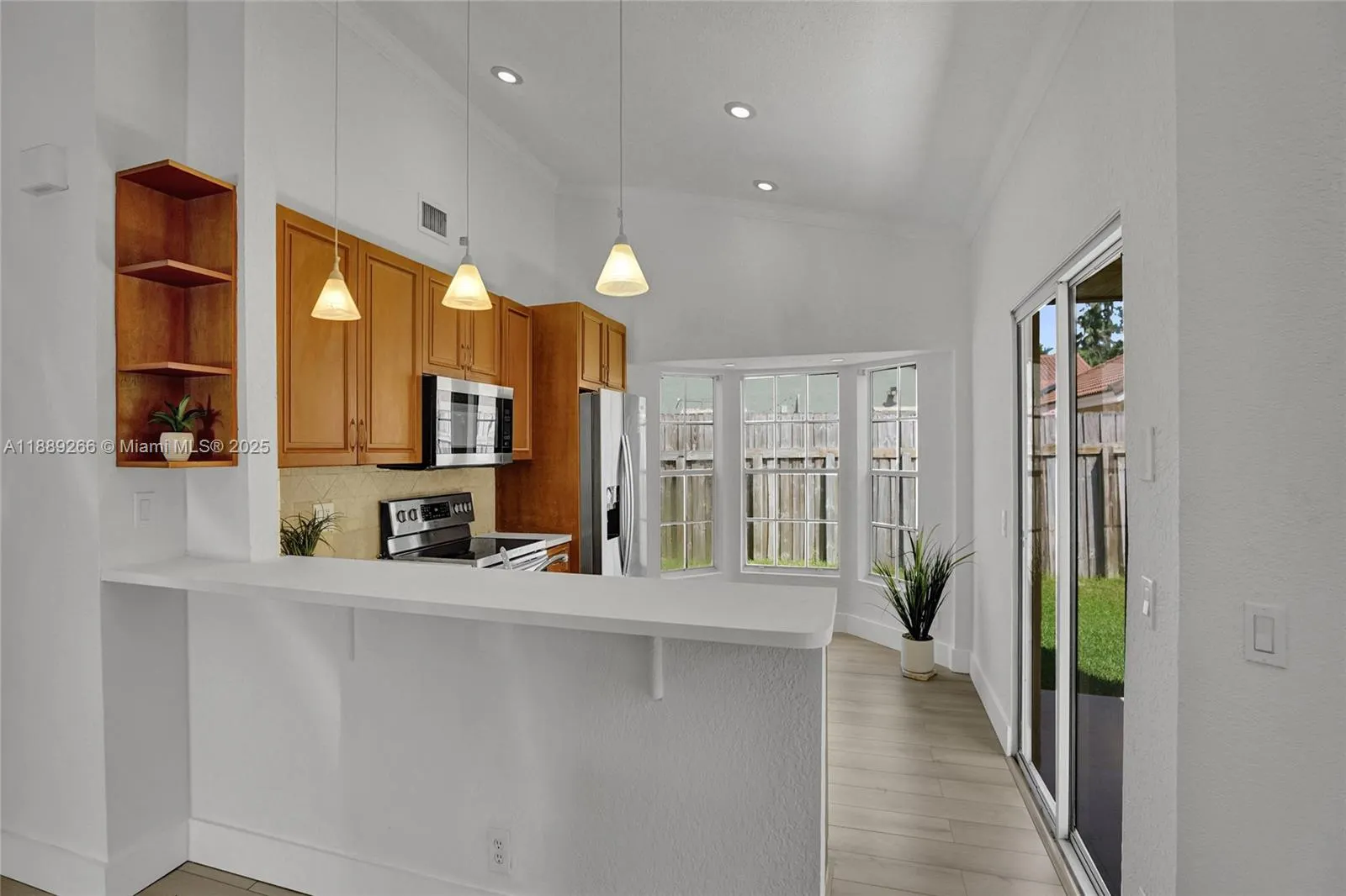 1405 Seagrape Cir