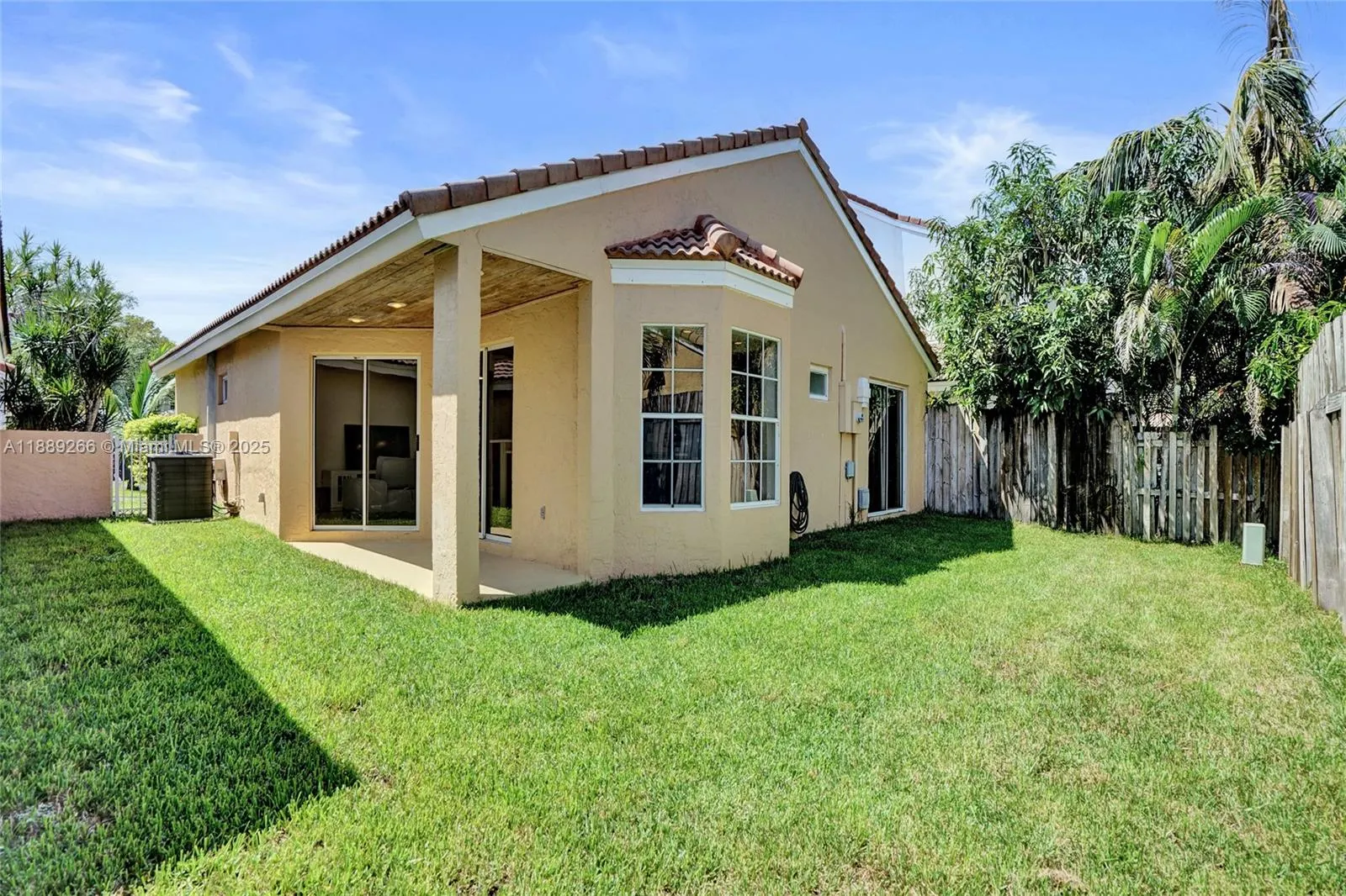 1405 Seagrape Cir