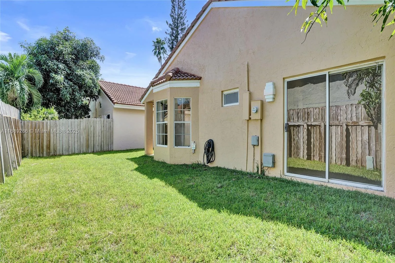 1405 Seagrape Cir