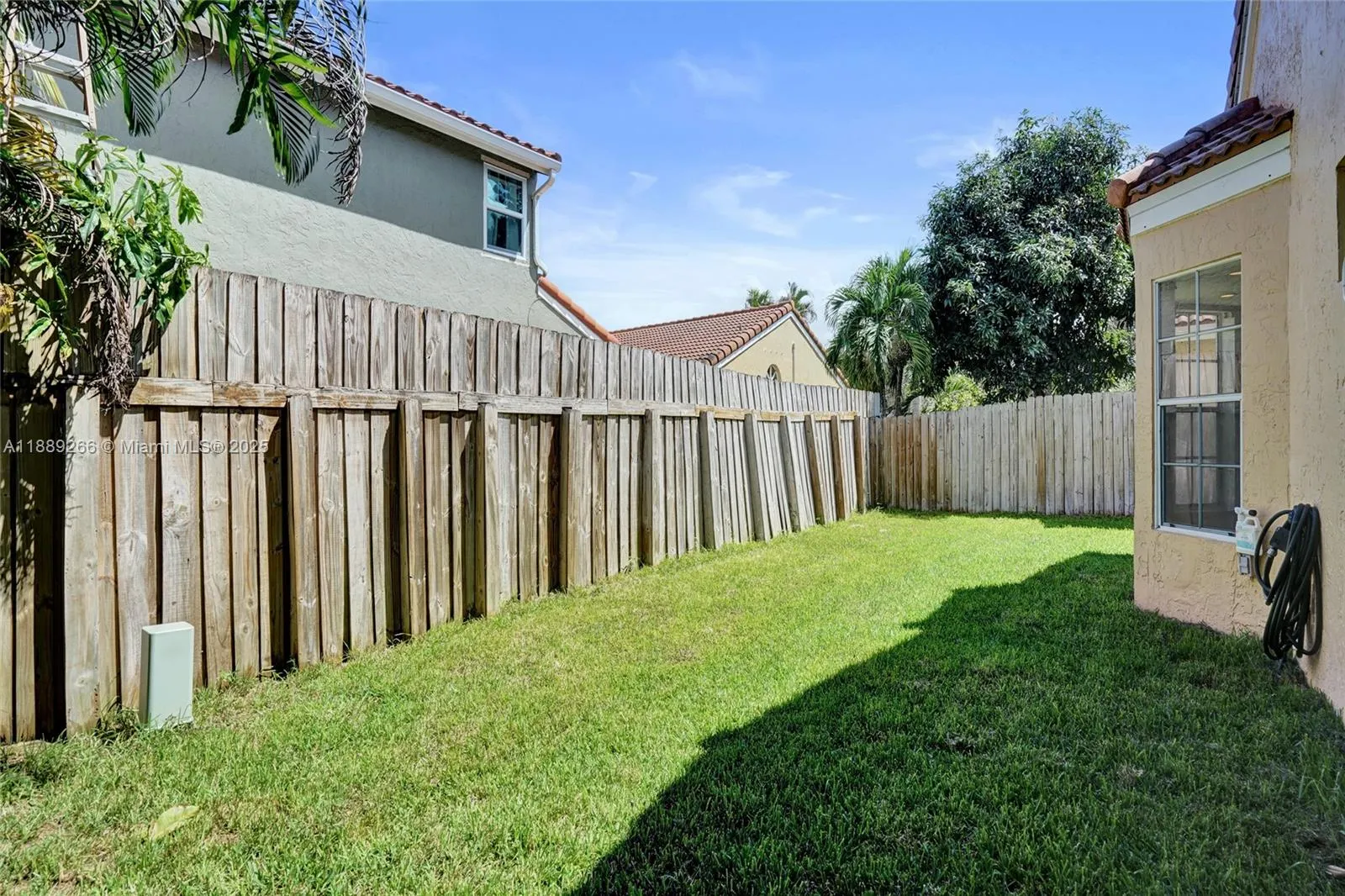 1405 Seagrape Cir