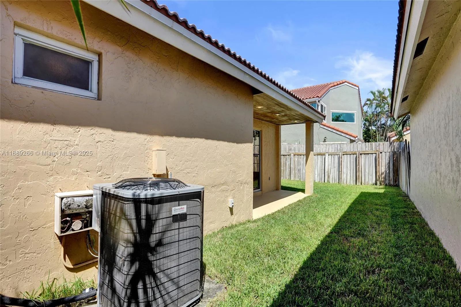 1405 Seagrape Cir