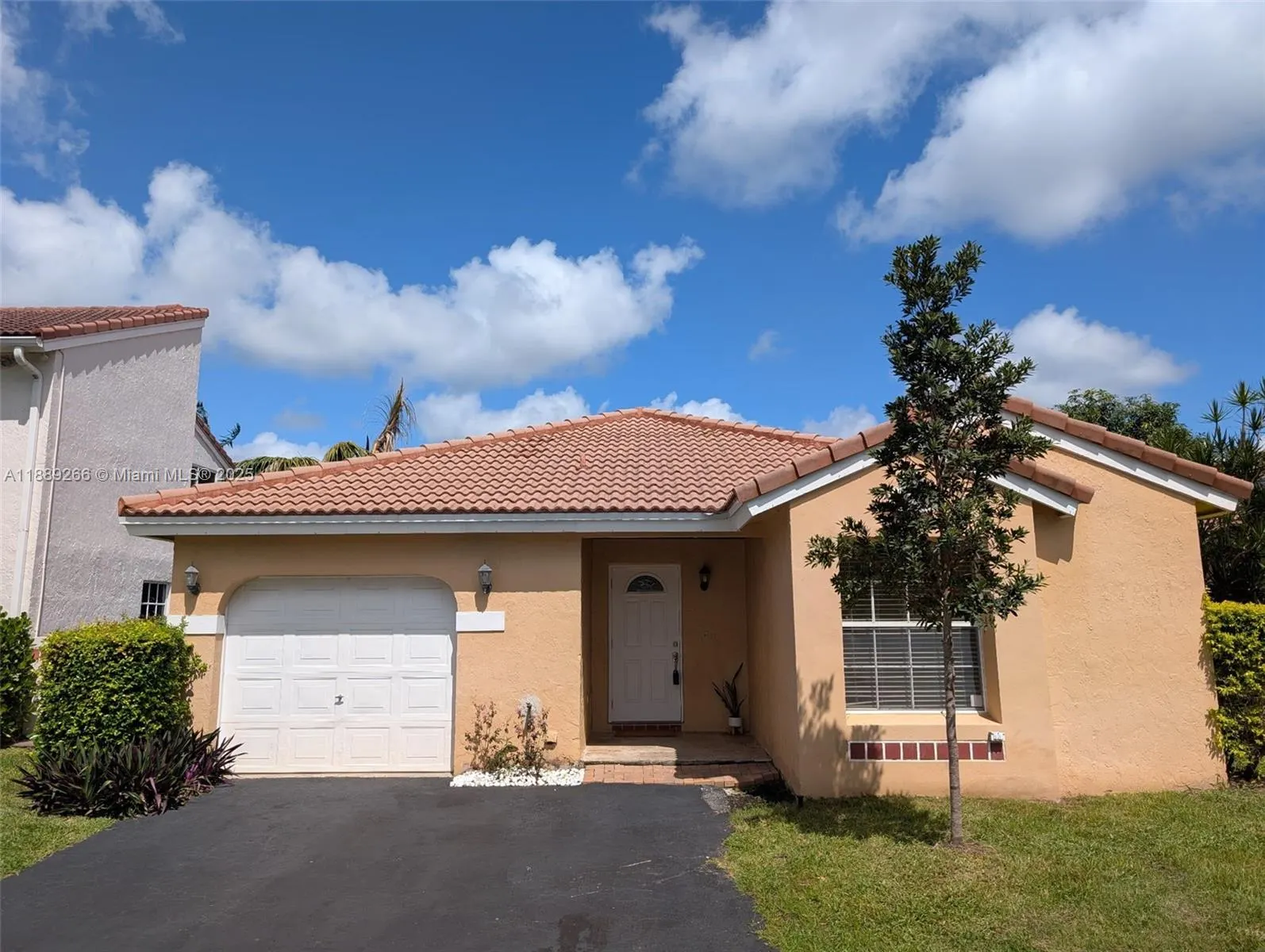 1405 Seagrape Cir