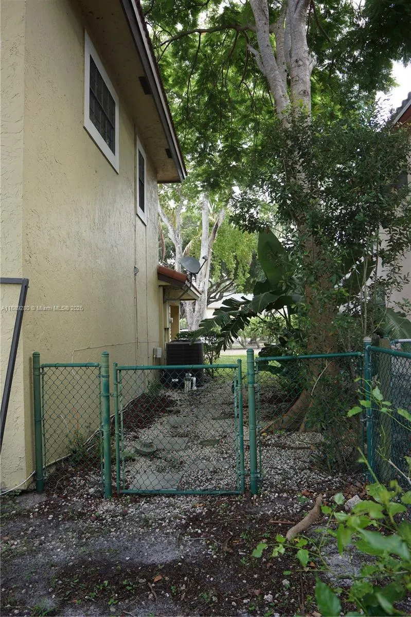 11 SW 94th Ter, #2
