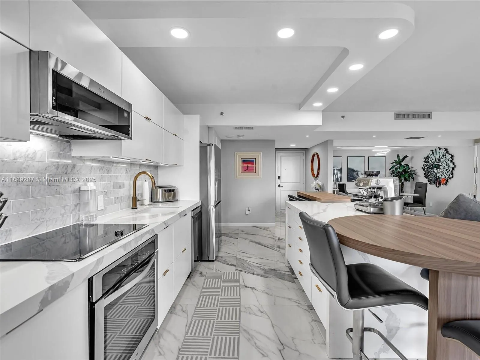 20191 E Country Club Dr, #511