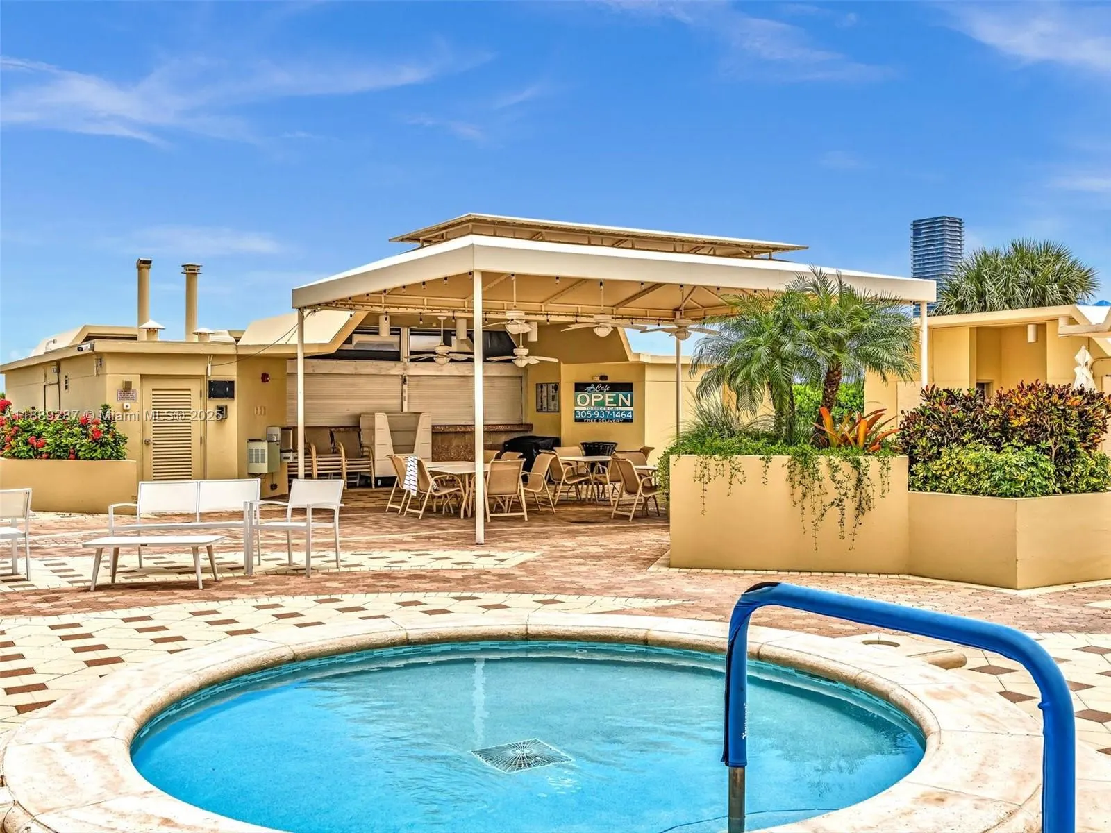 20191 E Country Club Dr, #511