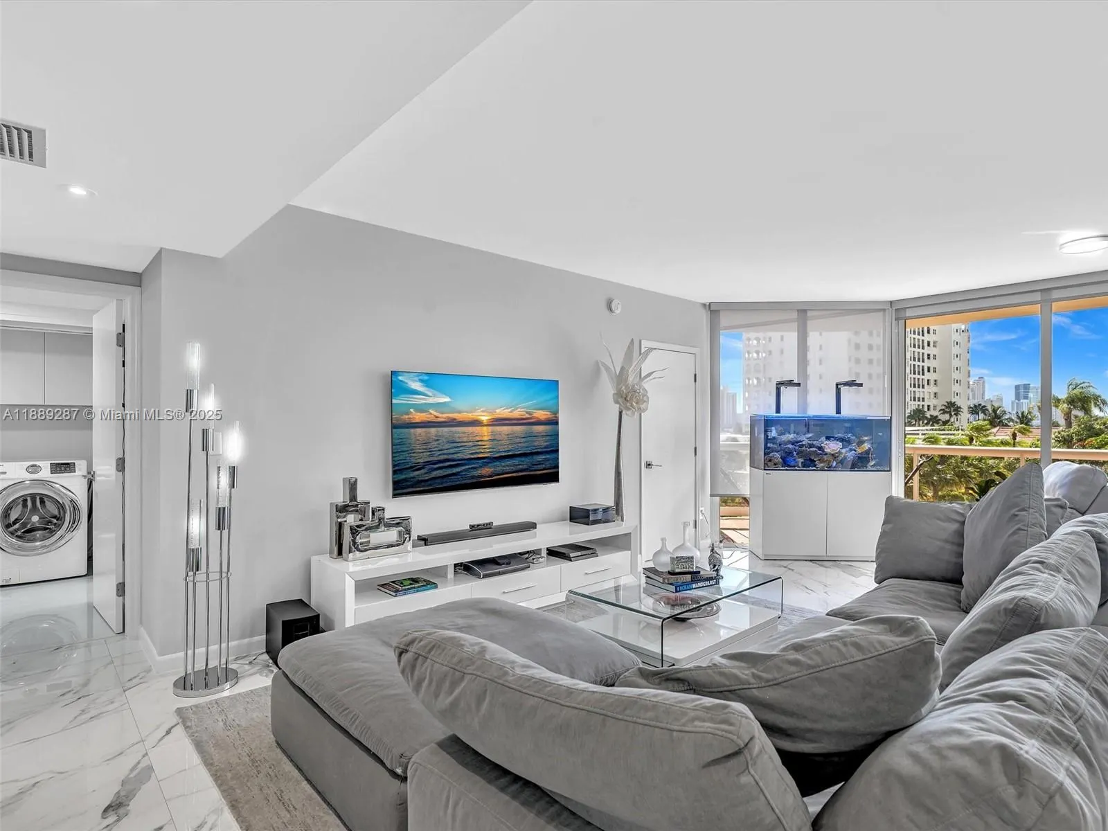 20191 E Country Club Dr, #511