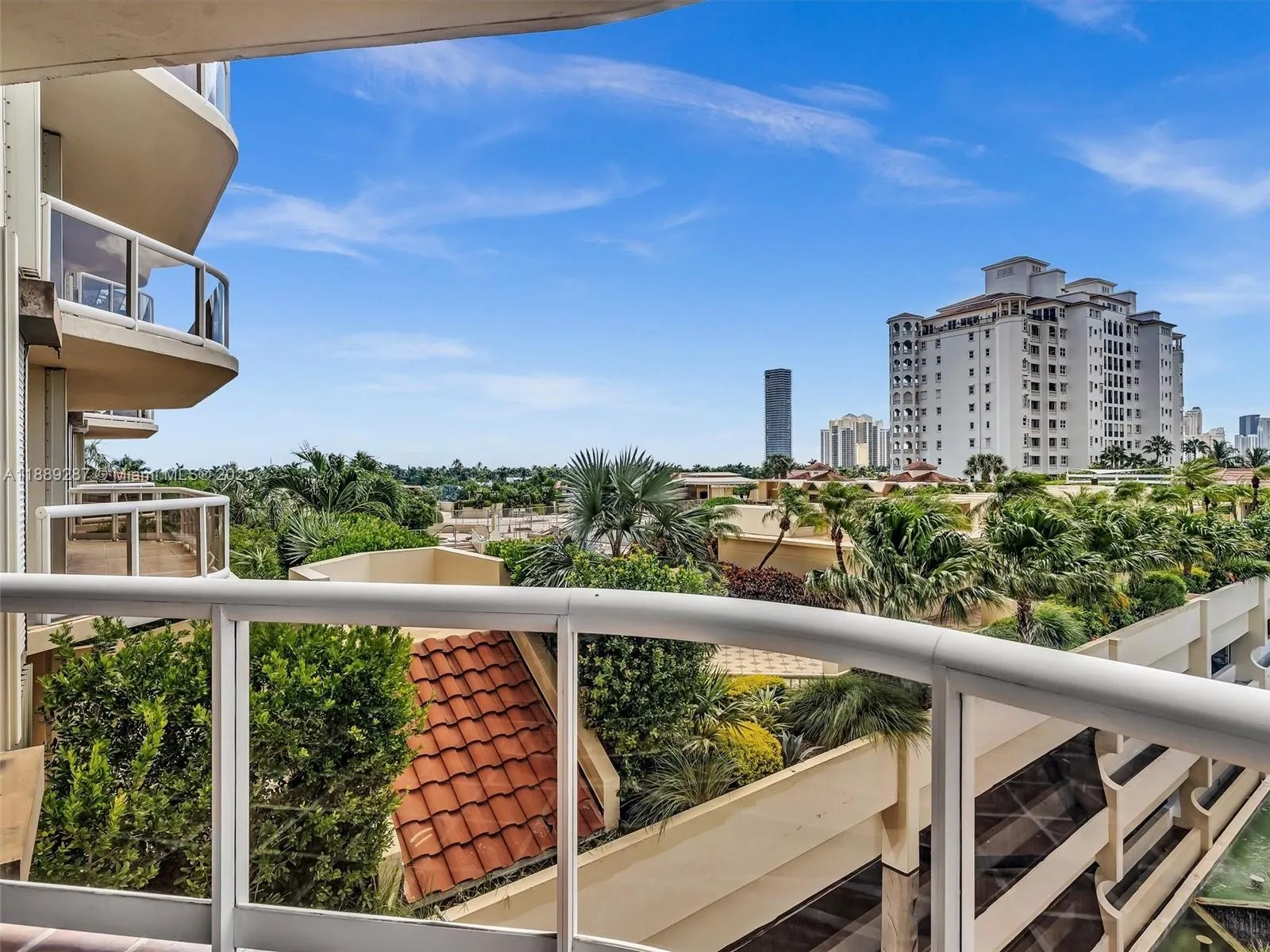 20191 E Country Club Dr, #511