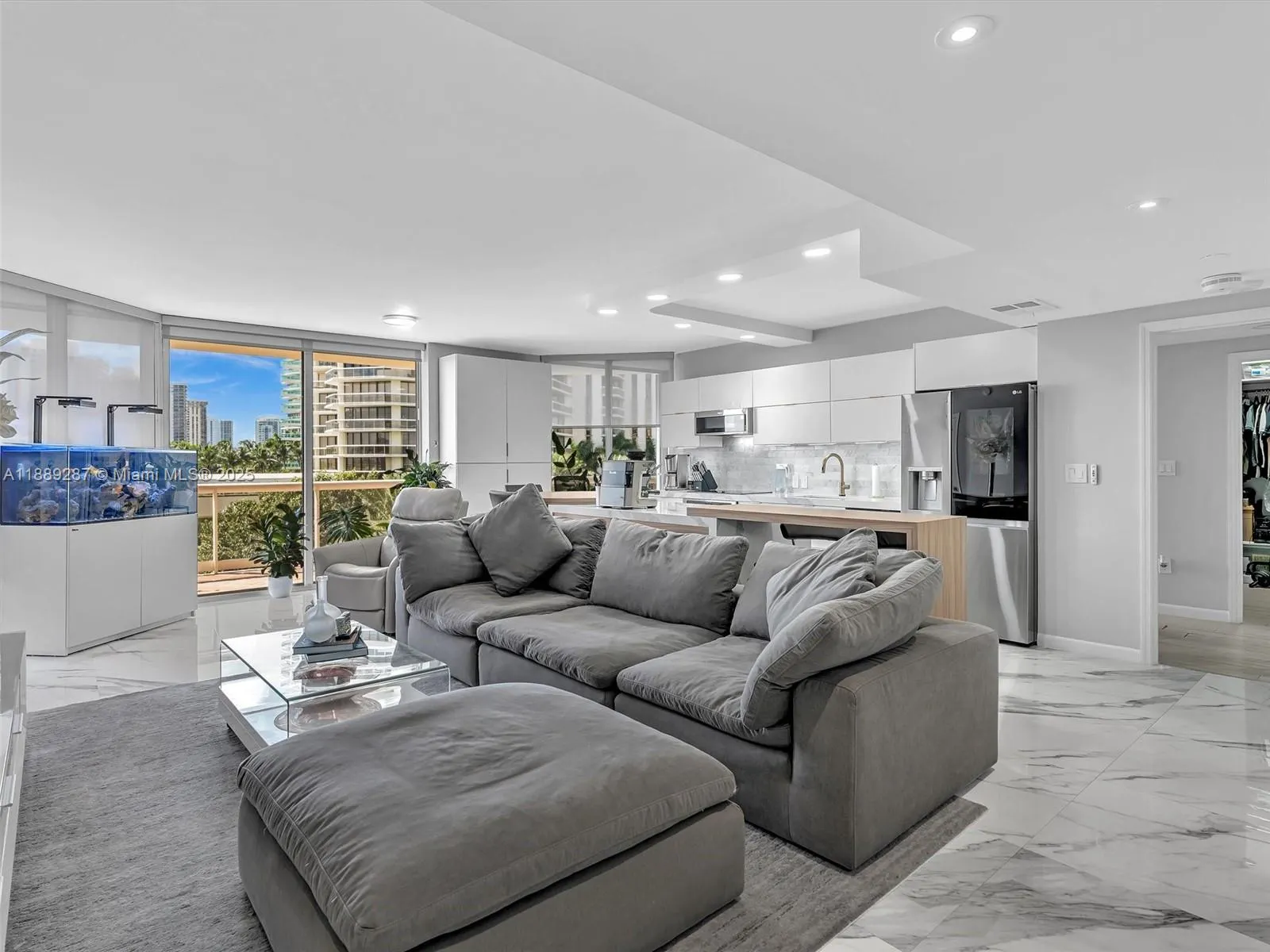 20191 E Country Club Dr, #511