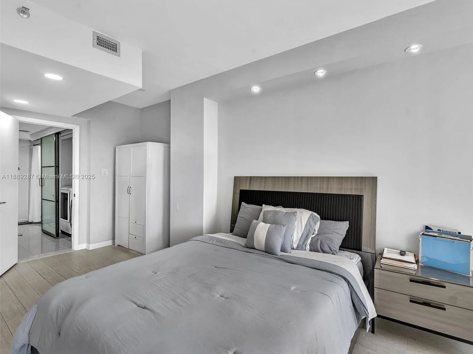 20191 E Country Club Dr, #511