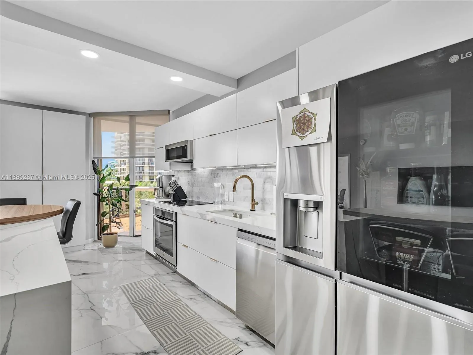 20191 E Country Club Dr, #511