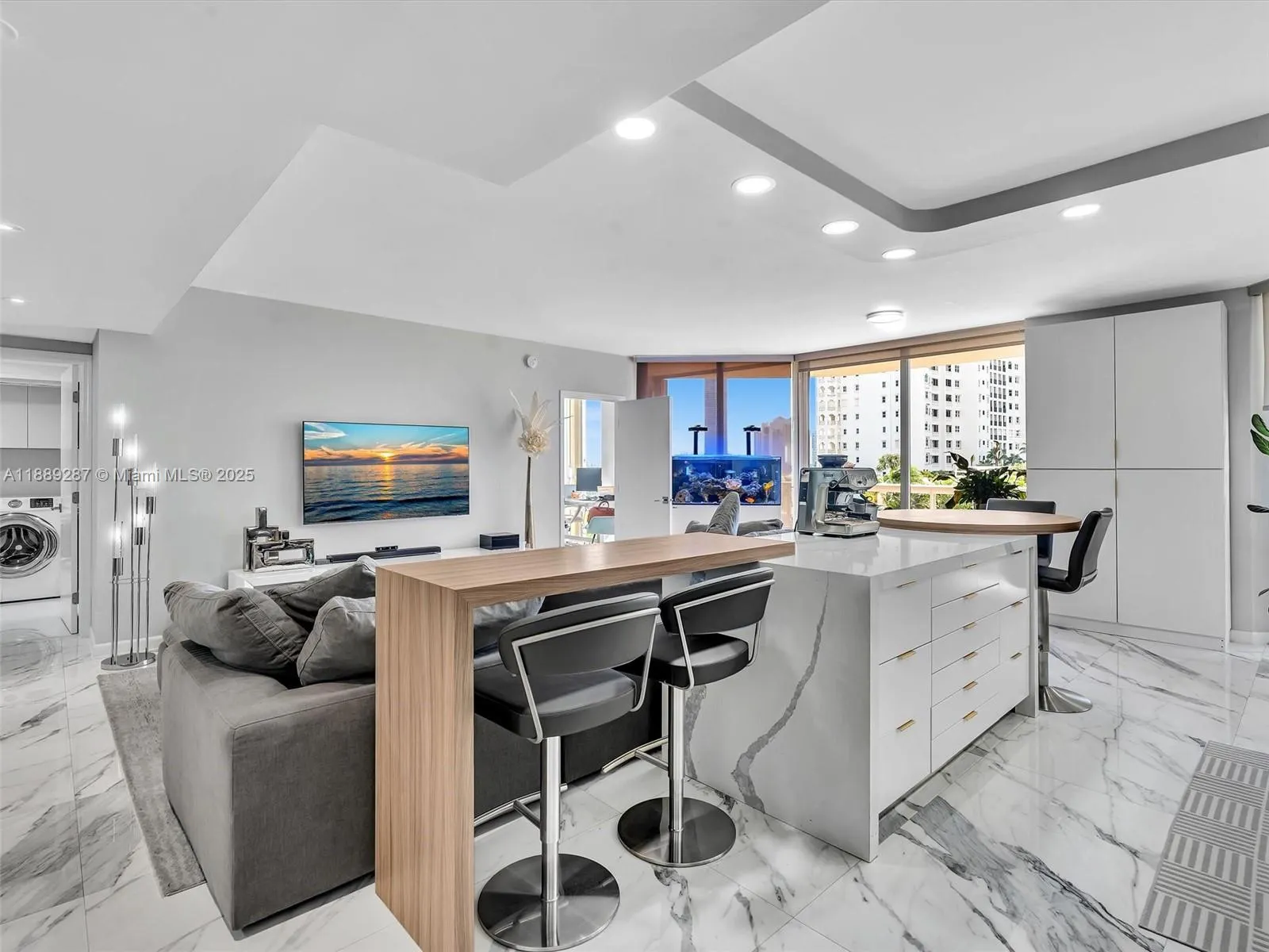 20191 E Country Club Dr, #511
