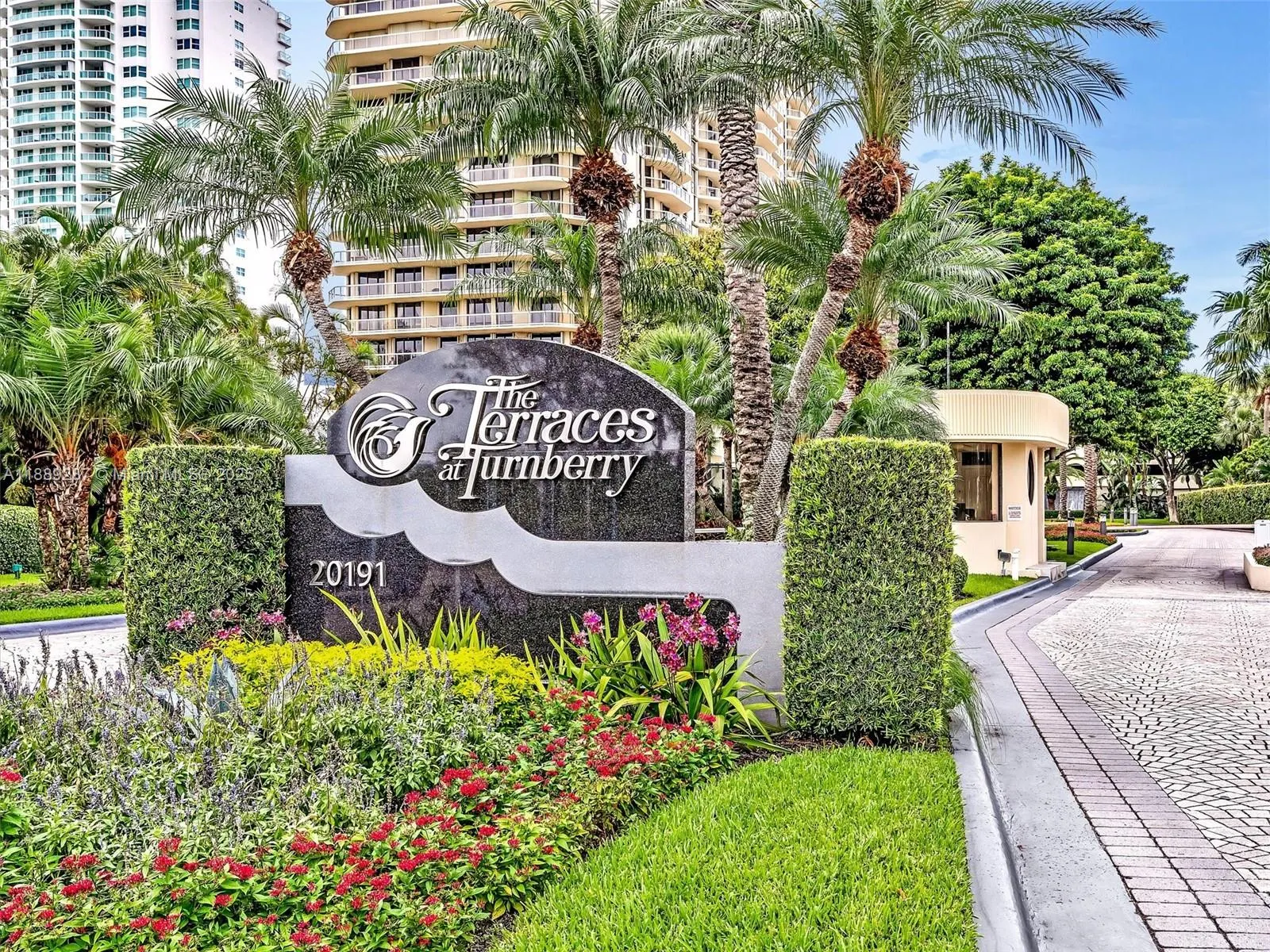 20191 E Country Club Dr, #511