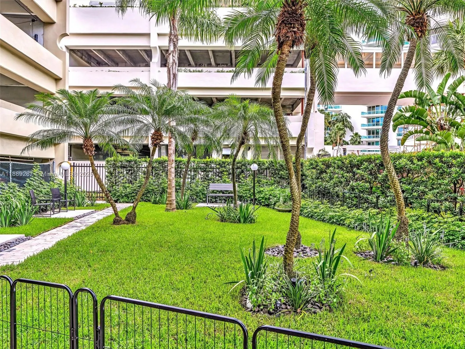 20191 E Country Club Dr, #511