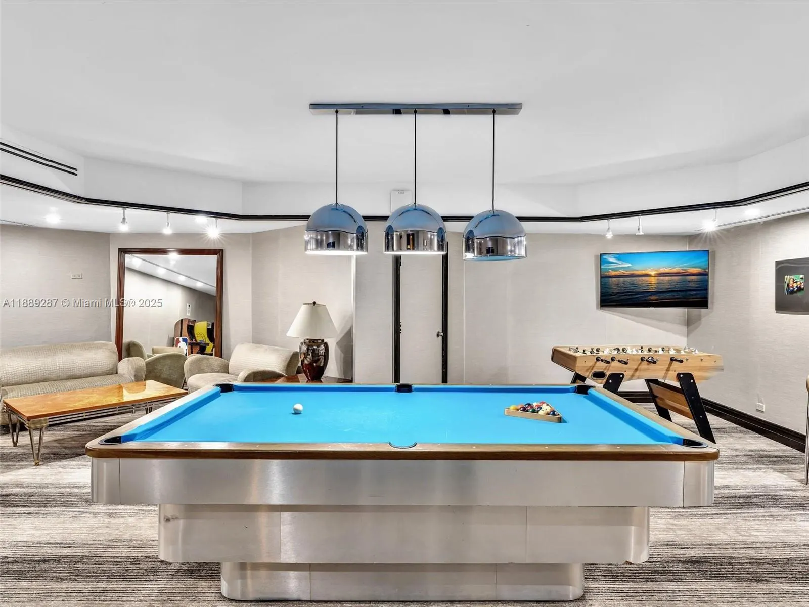 20191 E Country Club Dr, #511