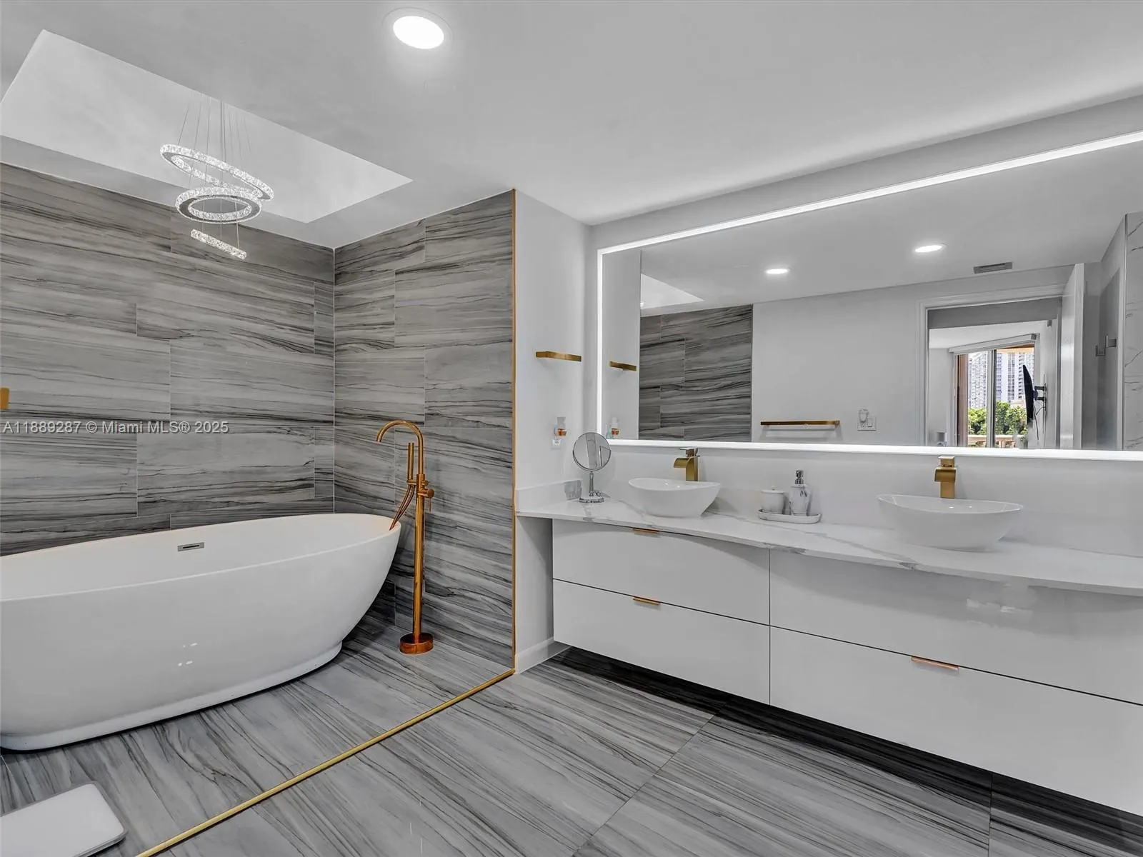 20191 E Country Club Dr, #511
