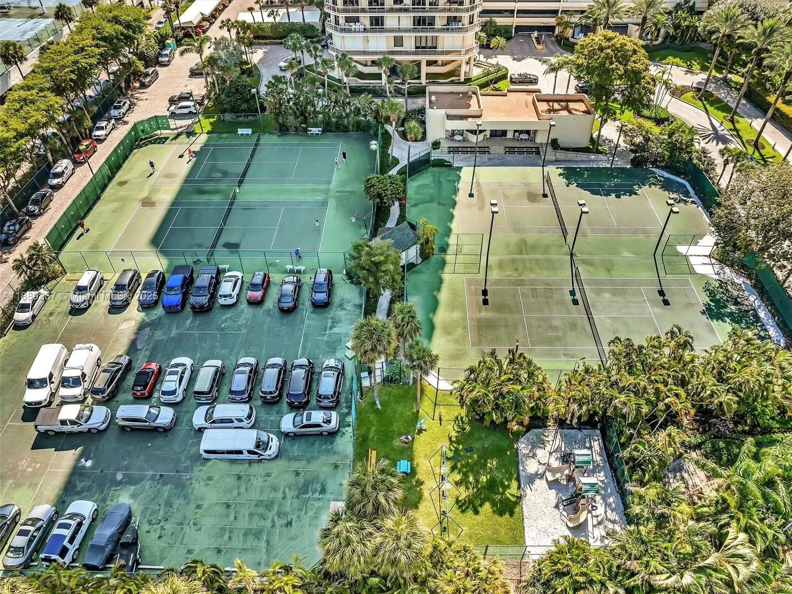 20191 E Country Club Dr, #511