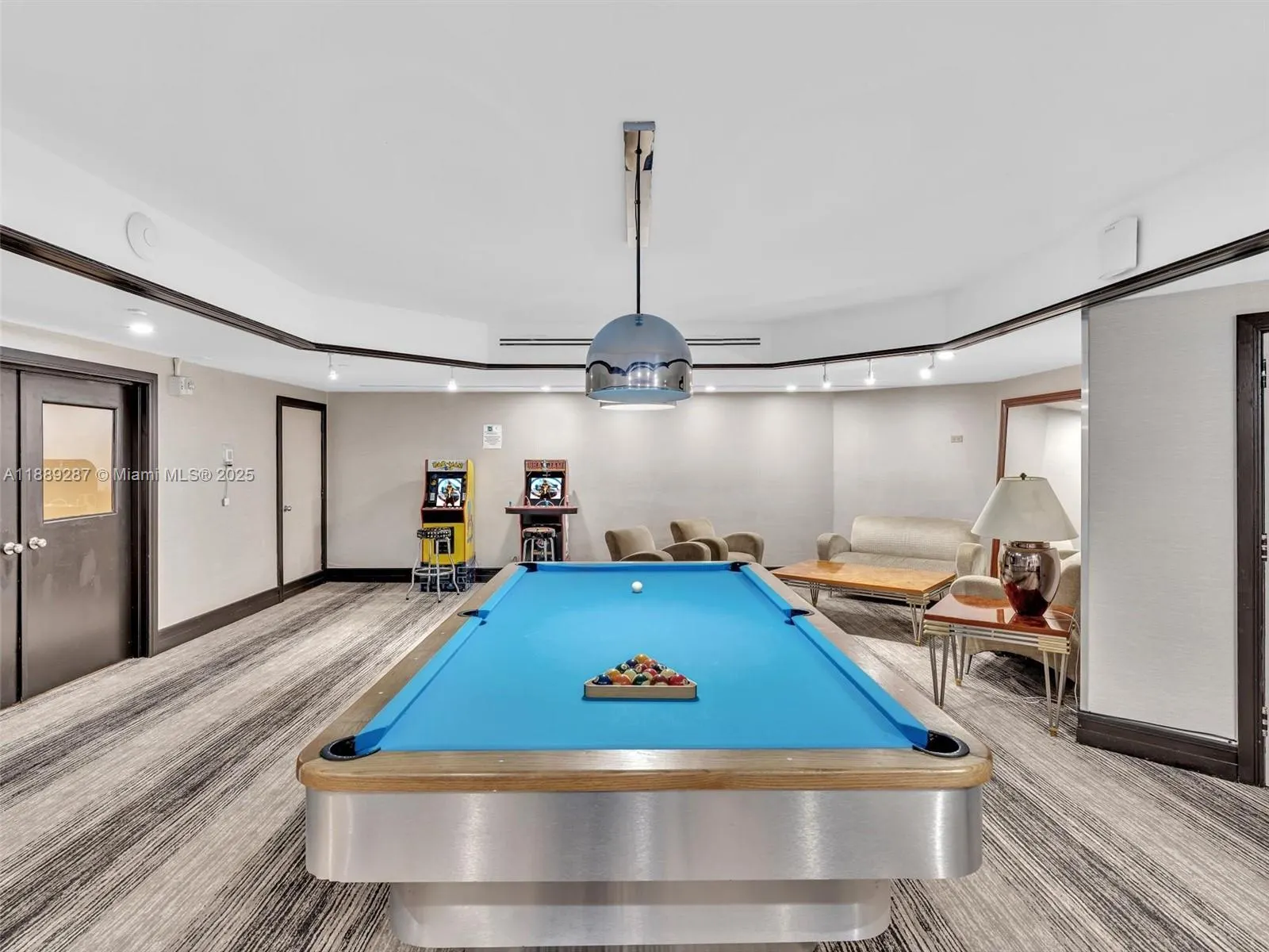 20191 E Country Club Dr, #511