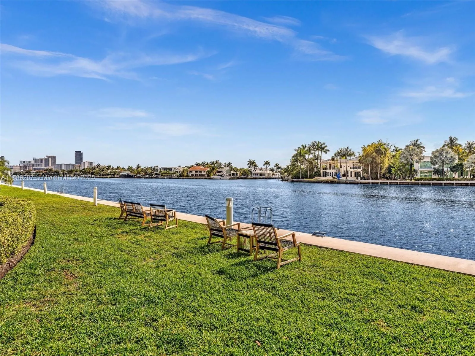 20191 E Country Club Dr, #511